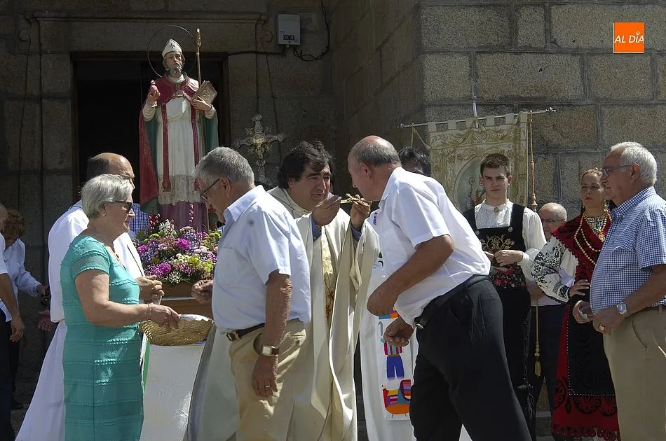 Foto 9 - Villar de Ciervo procesiona a su patr&oacute;n  