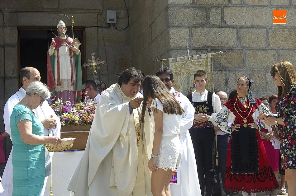Foto 8 - Villar de Ciervo procesiona a su patr&oacute;n  