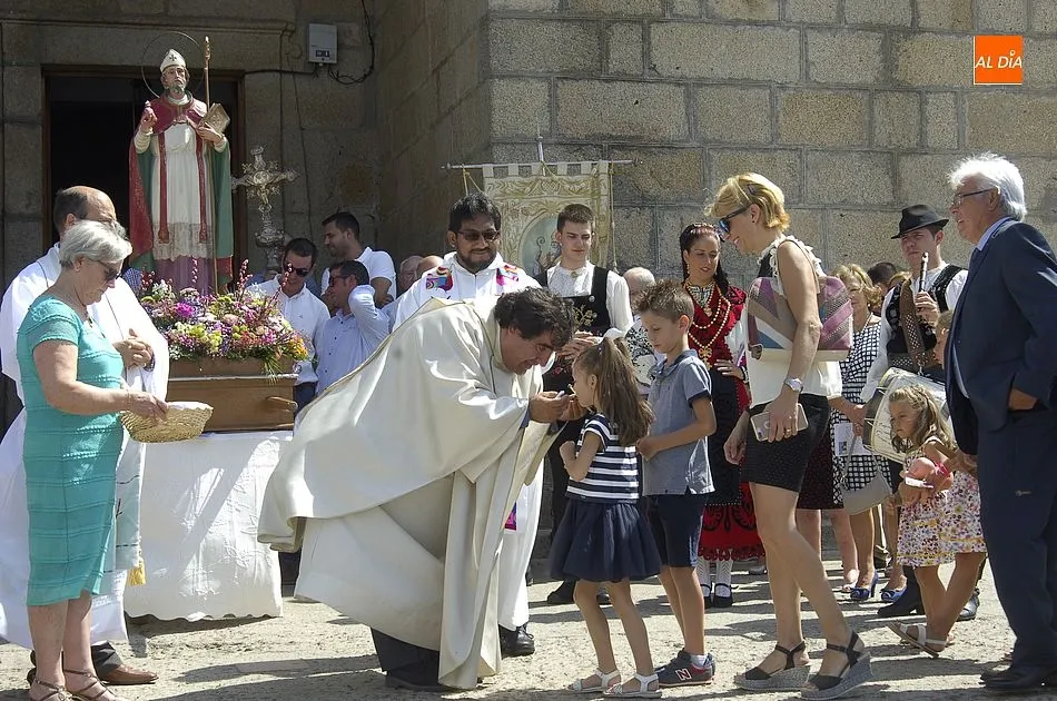 Foto 7 - Villar de Ciervo procesiona a su patr&oacute;n  