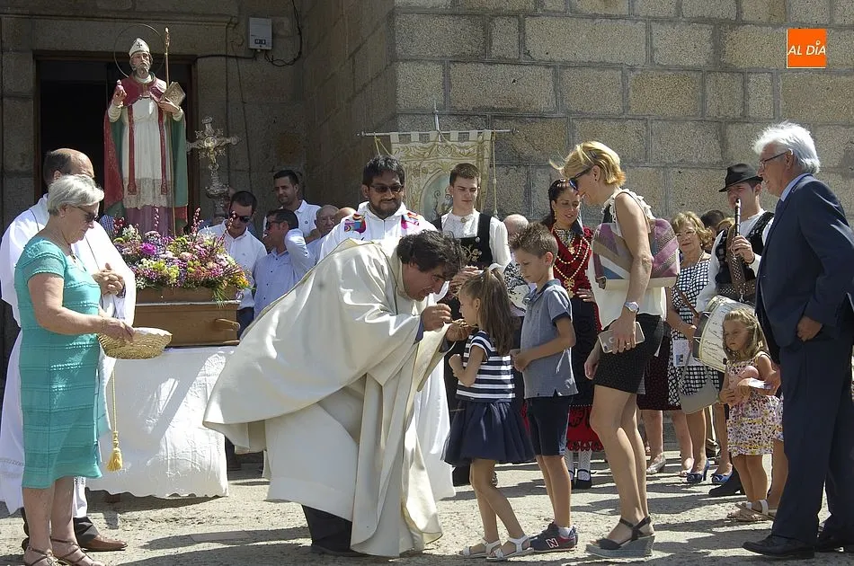 Foto 6 - Villar de Ciervo procesiona a su patr&oacute;n  