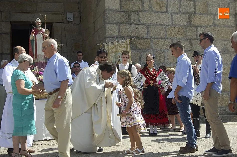 Foto 4 - Villar de Ciervo procesiona a su patr&oacute;n  