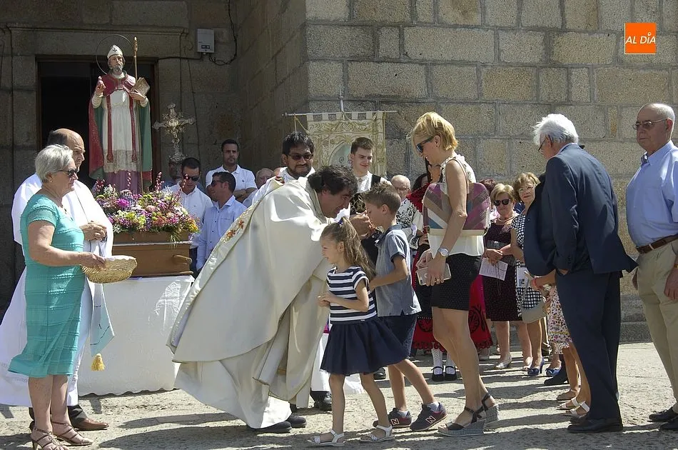 Foto 5 - Villar de Ciervo procesiona a su patr&oacute;n  