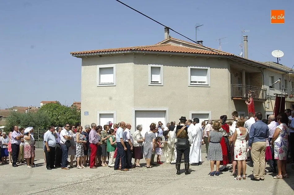 Foto 2 - Villar de Ciervo procesiona a su patr&oacute;n  