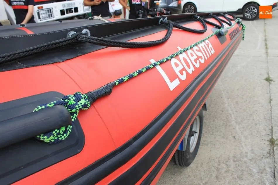 Foto 2 - El parque de Bomberos de Ledesma incorpora una embarcaci&oacute;n zodiac de rescate y salvamento