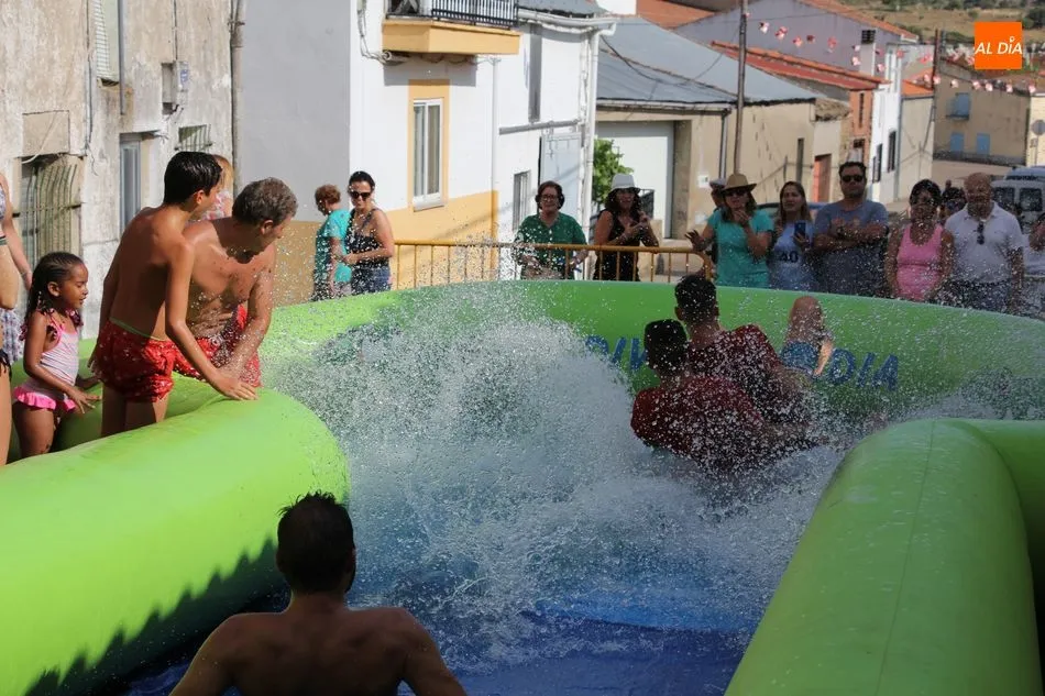 Foto 8 - Un gran tobog&aacute;n acu&aacute;tico como aperitivo de las fiestas  
