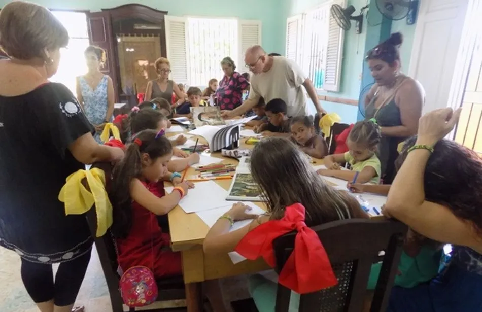 Foto 2 - Concurso de Pintura Infantil en el Club Villarino de la Habana  