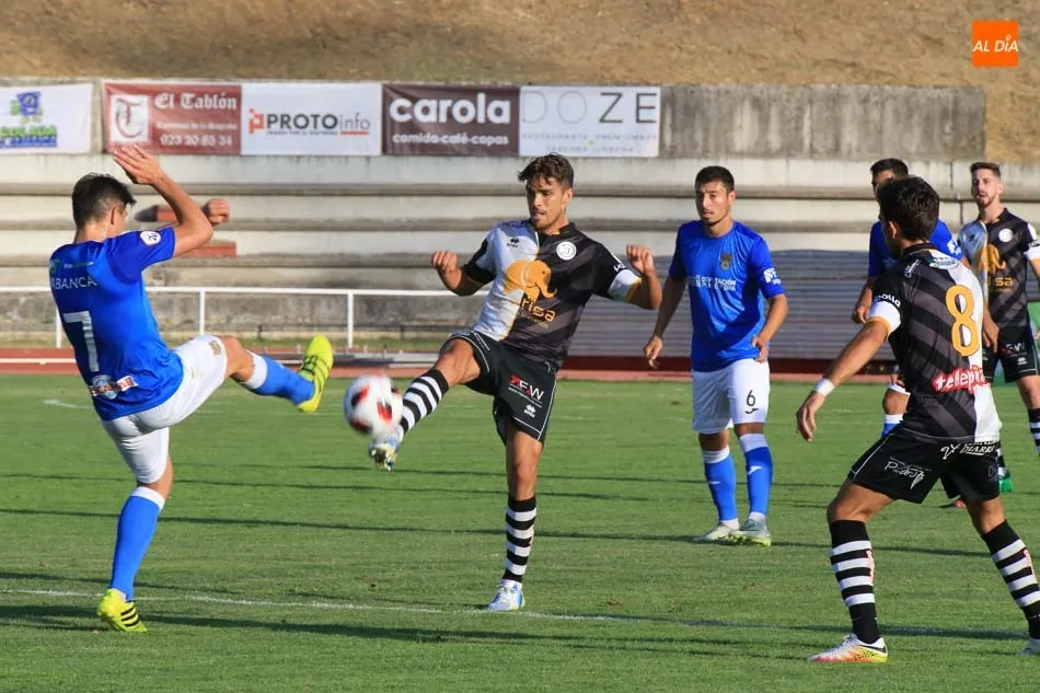 Un momento del último partido de Unionistas | Foto: Alberto Martín