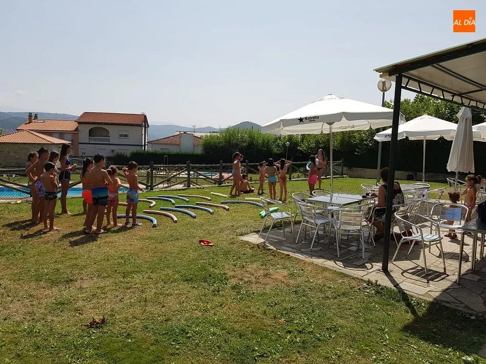 Foto 10 - Los m&aacute;s peque&ntilde;os se adelantan a los festejos en la piscina