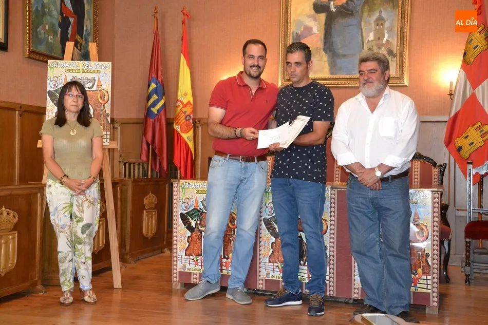 Foto 10 - David Sierra Mart&iacute;n recibe 726&euro; como autor del cartel del Carnaval, cuyos posters ya est&aacute;n...