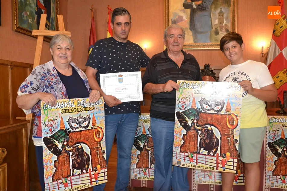 Foto 6 - David Sierra Mart&iacute;n recibe 726&euro; como autor del cartel del Carnaval, cuyos posters ya est&aacute;n...