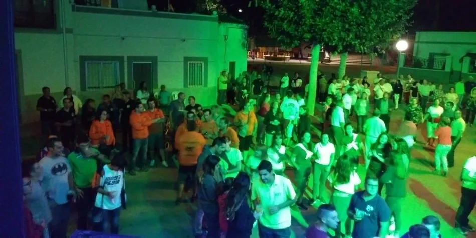 Foto 2 - La discoteca m&oacute;vil clausura las fiestas