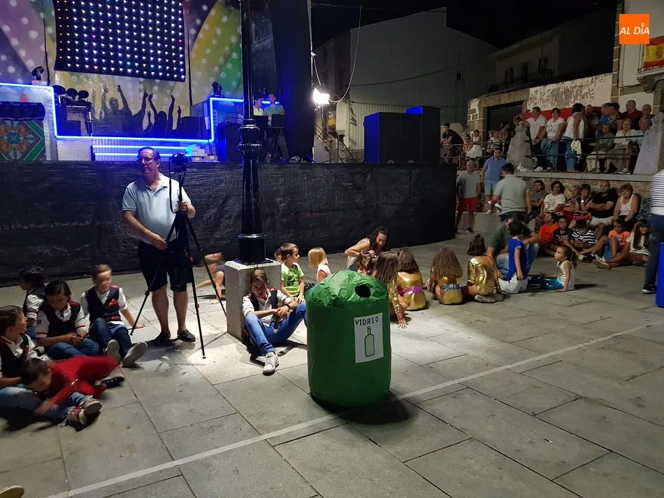 Foto 10 - La pe&ntilde;a Karpi&ntilde;as triunfa en el concurso de playback