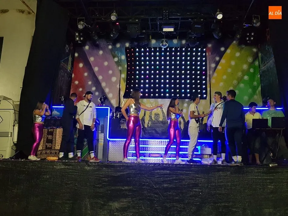 Foto 9 - La pe&ntilde;a Karpi&ntilde;as triunfa en el concurso de playback