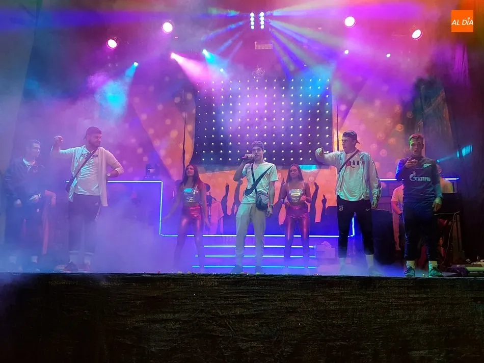 Foto 8 - La pe&ntilde;a Karpi&ntilde;as triunfa en el concurso de playback