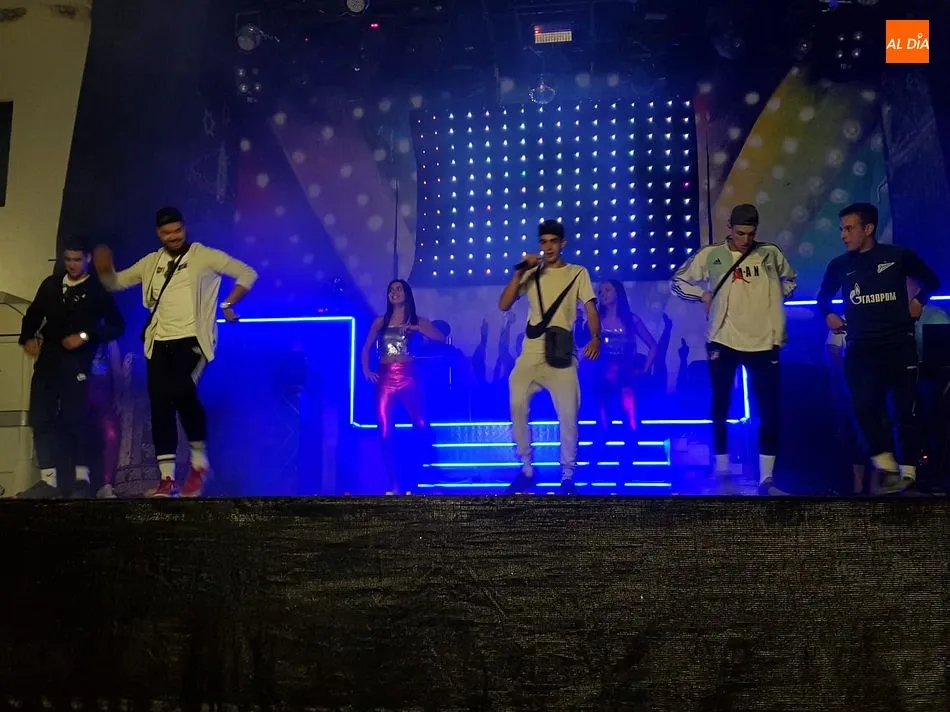 Foto 6 - La pe&ntilde;a Karpi&ntilde;as triunfa en el concurso de playback