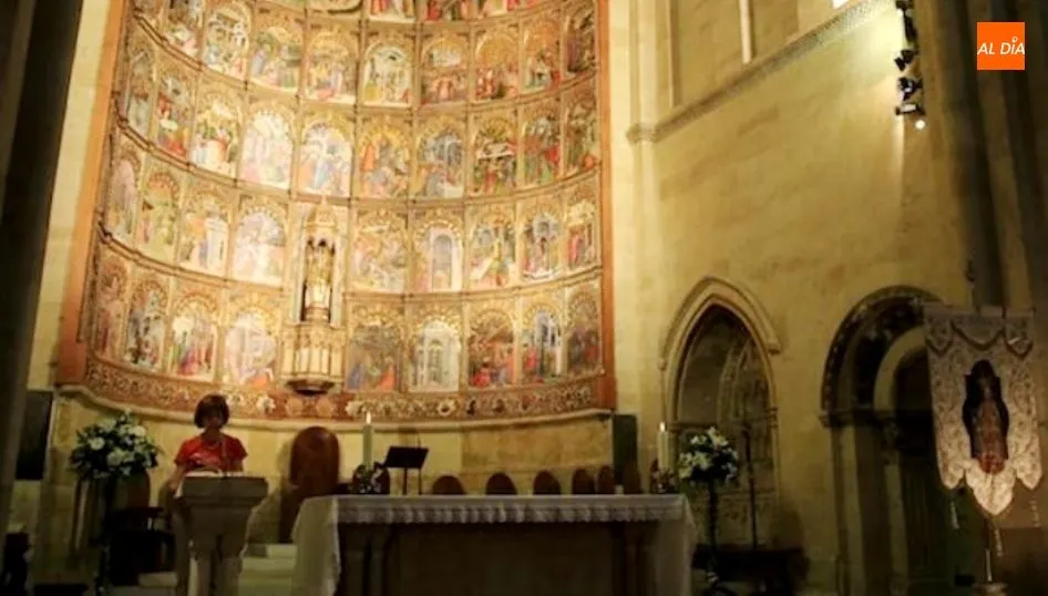 Cada día habrá rezo del Santo Rosario y Novena a las 11.30 horas en la Capilla de San Clemente de la Catedral Nueva; y a las 19.30 horas en la Catedral Vieja