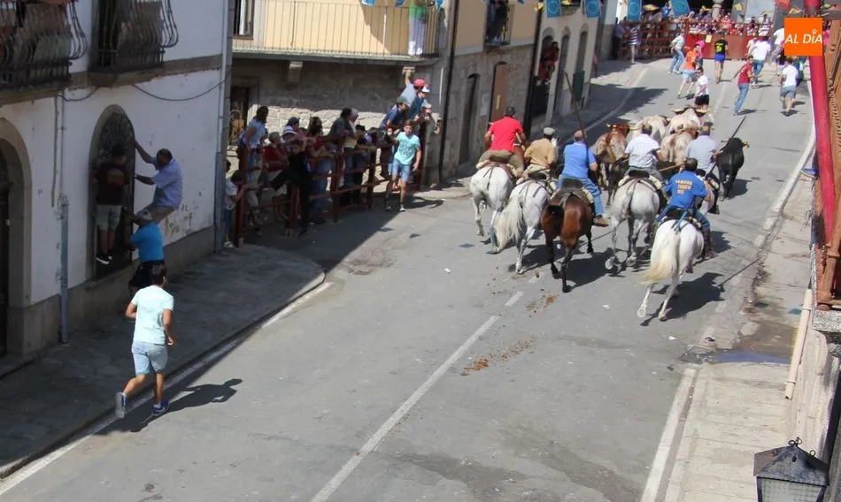 Foto 6 - Bonito, r&aacute;pido y sin incidentes el encierro a caballo en Villavieja de Yeltes  