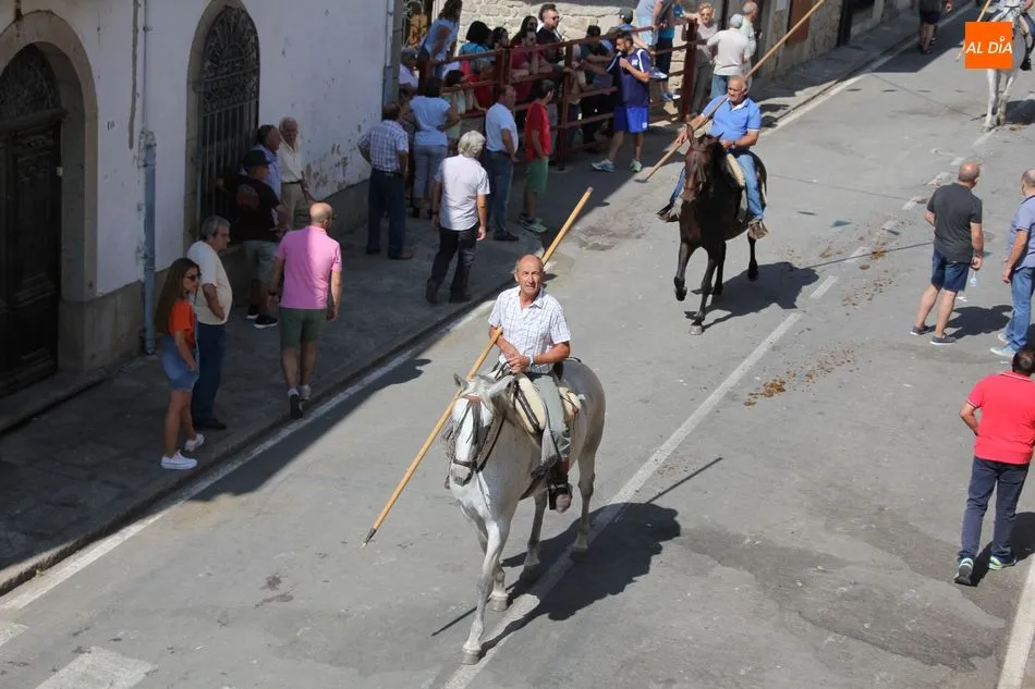 Foto 4 - Bonito, r&aacute;pido y sin incidentes el encierro a caballo en Villavieja de Yeltes  