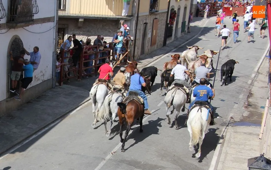 Foto 3 - Bonito, r&aacute;pido y sin incidentes el encierro a caballo en Villavieja de Yeltes  