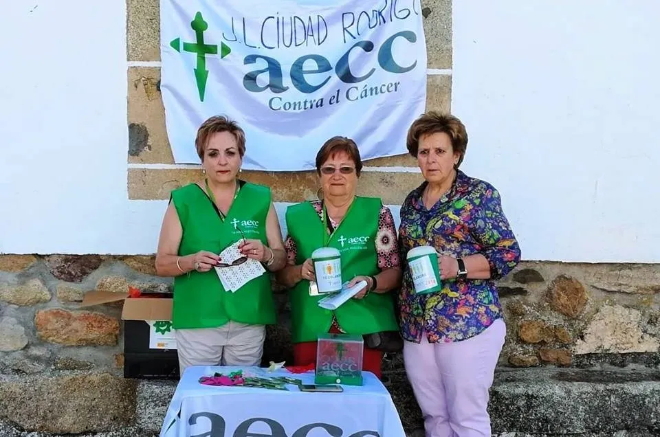 La Asociación Española contra el Cáncer recibe la solidaridad de Villar de Ciervo y La Atalaya  