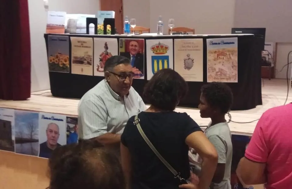 Foto 2 - Tom&aacute;s Dom&iacute;nguez da a conocer en Cantalapiedra la relaci&oacute;n entre los Arias y los Nogales Delicado ...