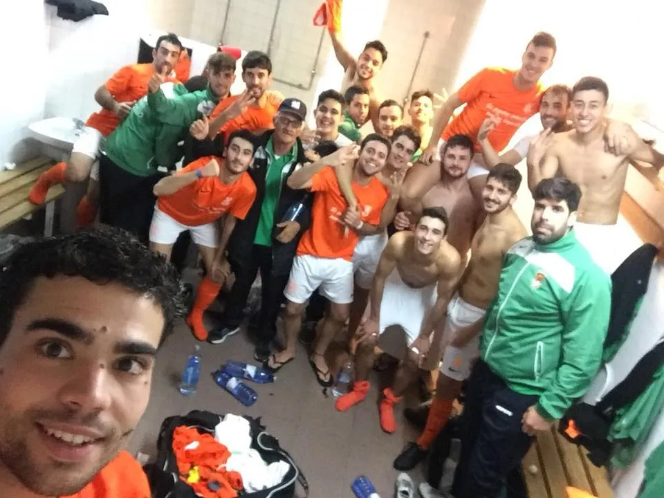 Celebración de la histórica victoria de la temporada pasada frente a la Ponferradina B