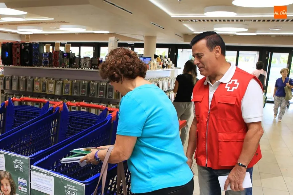 Foto 4 - Cruz Roja recoger&aacute; material escolar para ayudas a las familias con menos recursos