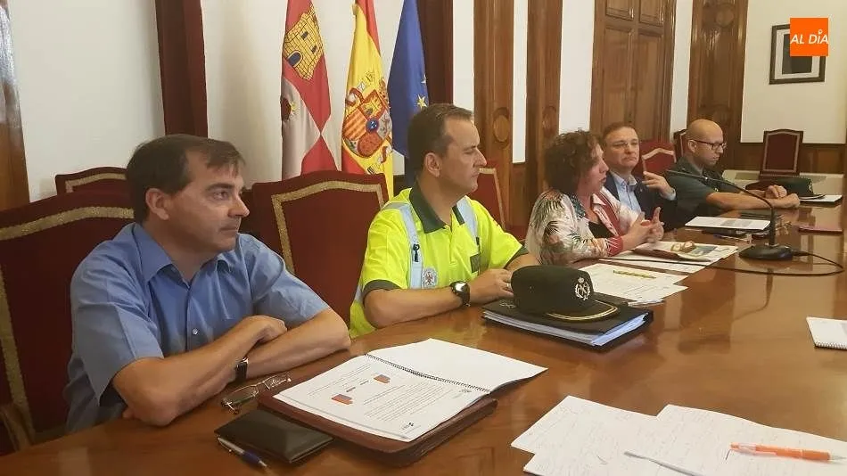 La subdelegada del Gobierno en Salamanca, Encarnación Pérez Álvarez, en el centro, en la reunión de la Comisión  Provincial de Tráfico y Seguridad Vial