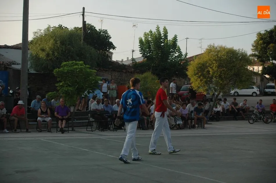 Foto 8 - Disputado partido de pelota en Encinasola de los Comendadores  