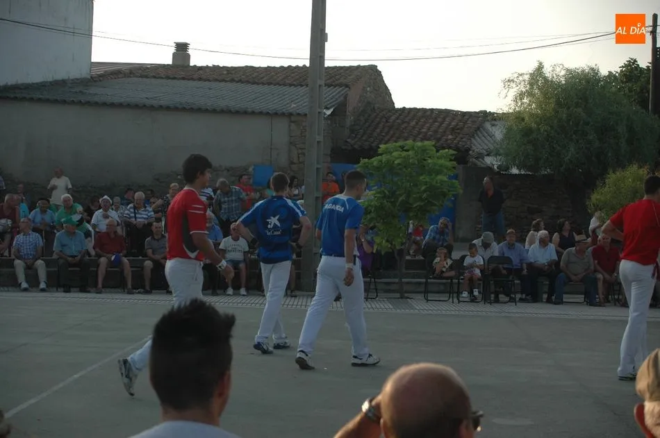 Foto 6 - Disputado partido de pelota en Encinasola de los Comendadores  