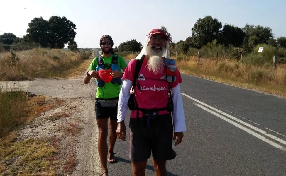 Foto 3 - Tres ultrafondistas pasan por Mir&oacute;briga en su ruta desde Santiago de Compostela a M&aacute;laga  