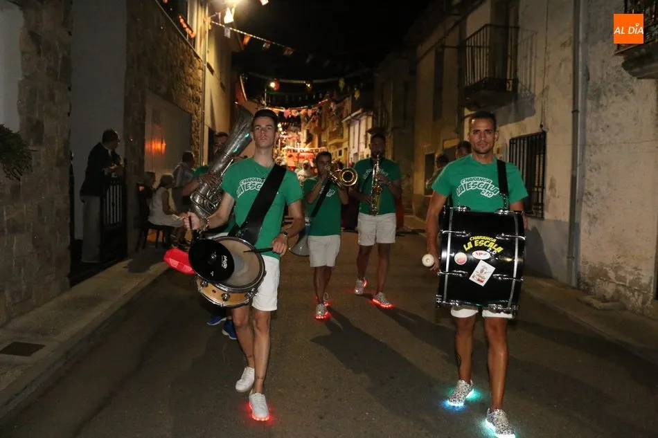 Foto 9 - Divertido e imaginativo desfile de carrozas en Pere&ntilde;a de la Ribera  
