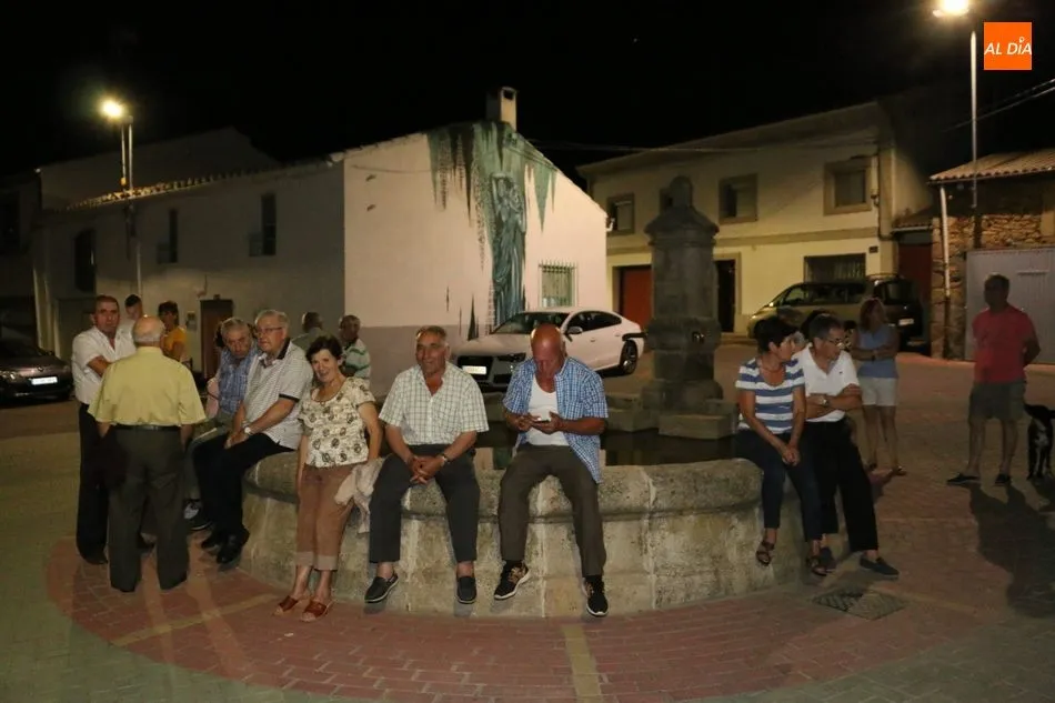 Foto 3 - Divertido e imaginativo desfile de carrozas en Pere&ntilde;a de la Ribera  