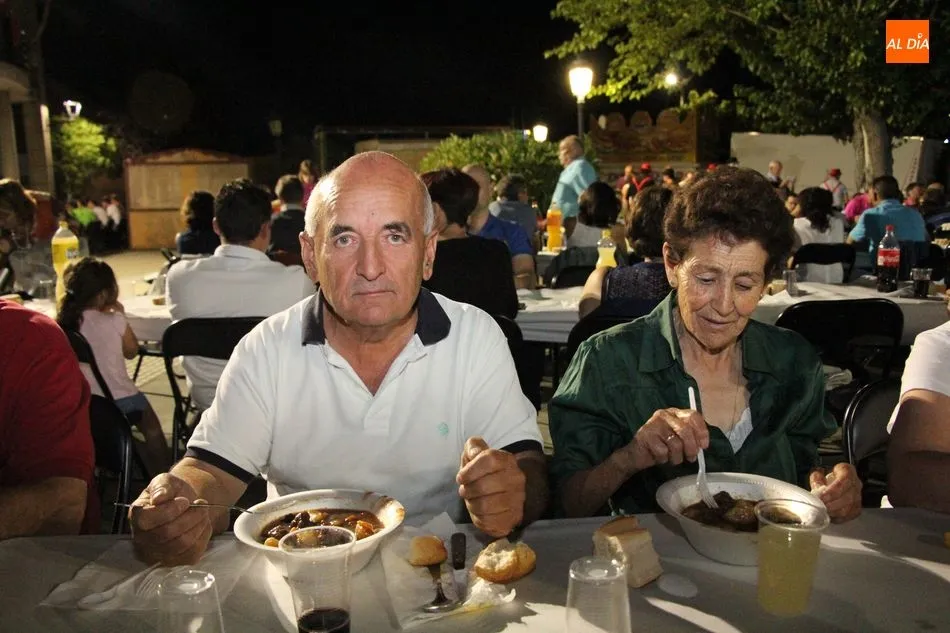 Foto 5 - Degustaci&oacute;n de caldereta de ternera para coger fuerzas en Encinasola de los Comendadores  