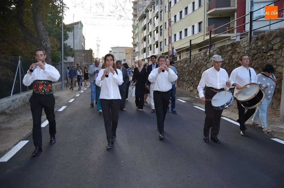 Foto 11 - El Alcalde inaugura las casetas marcando el inicio de los diez d&iacute;as de fiesta en B&eacute;jar  