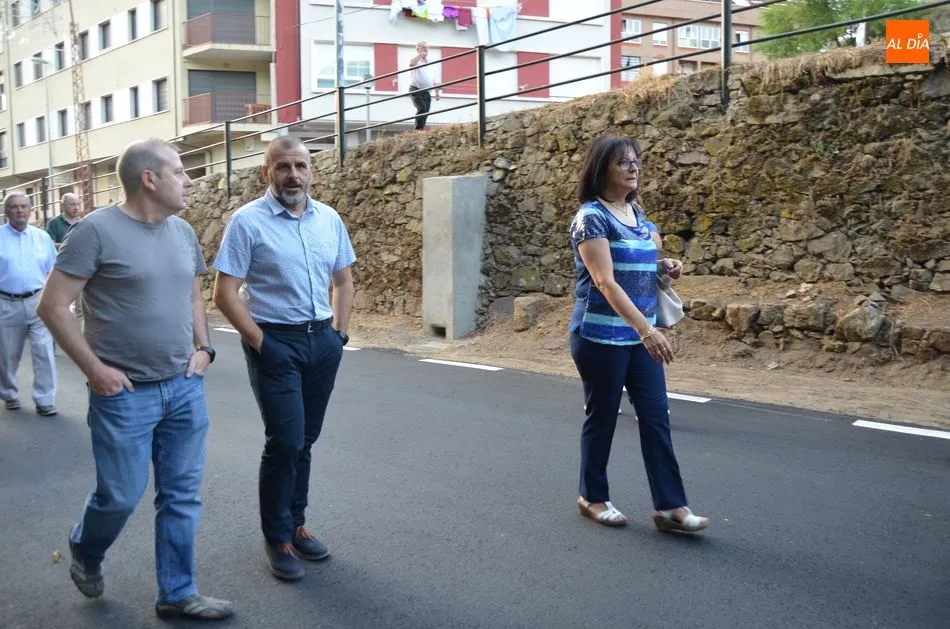 Foto 8 - El Alcalde inaugura las casetas marcando el inicio de los diez d&iacute;as de fiesta en B&eacute;jar  
