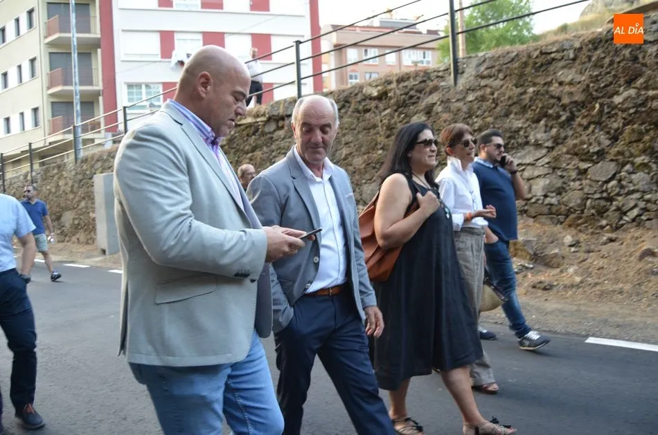 Foto 7 - El Alcalde inaugura las casetas marcando el inicio de los diez d&iacute;as de fiesta en B&eacute;jar  