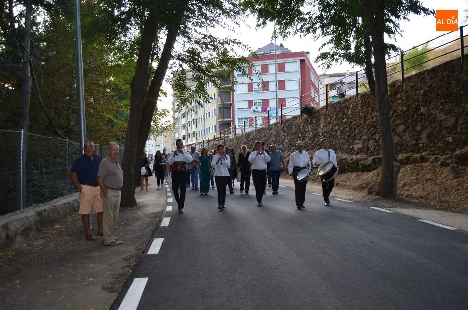 Foto 6 - El Alcalde inaugura las casetas marcando el inicio de los diez d&iacute;as de fiesta en B&eacute;jar  