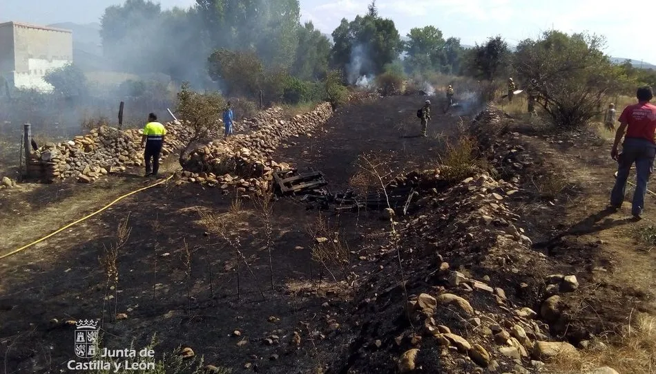 Incendio de pastos en Morasverdes