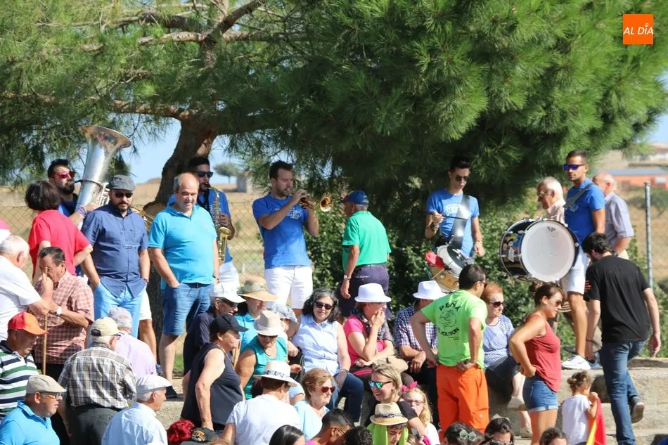 Foto 4 - Emocionante encierro de Valrubio en las fiestas de Pere&ntilde;a de la Ribera  