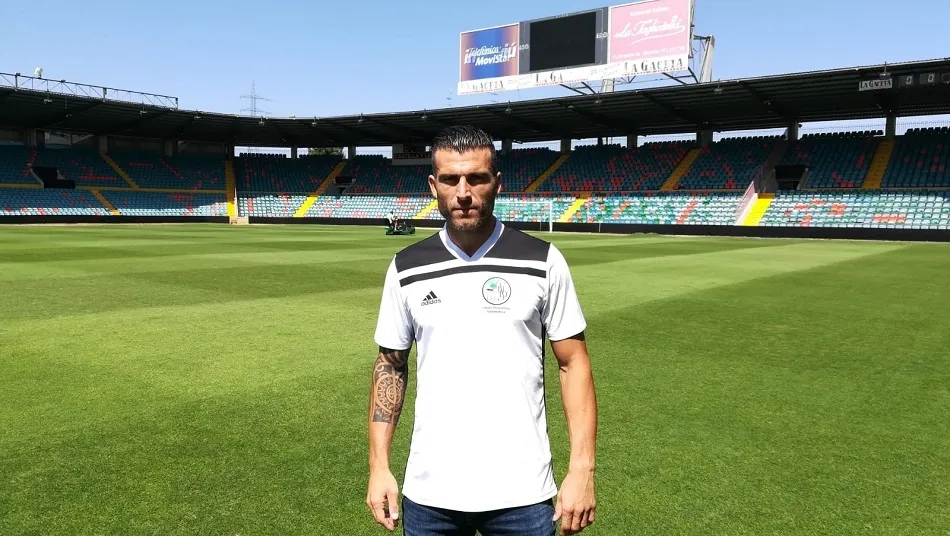 Foto 2 - Armando: &ldquo;Tengo ganas e ilusi&oacute;n por seguir a tope dedic&aacute;ndome al f&uacute;tbol en el Salamanca UDS&rdquo;