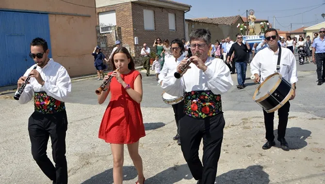 Fieles y vecinos de Ventosa del Rio Almar honraban a San Ramón Nonato en su día grande