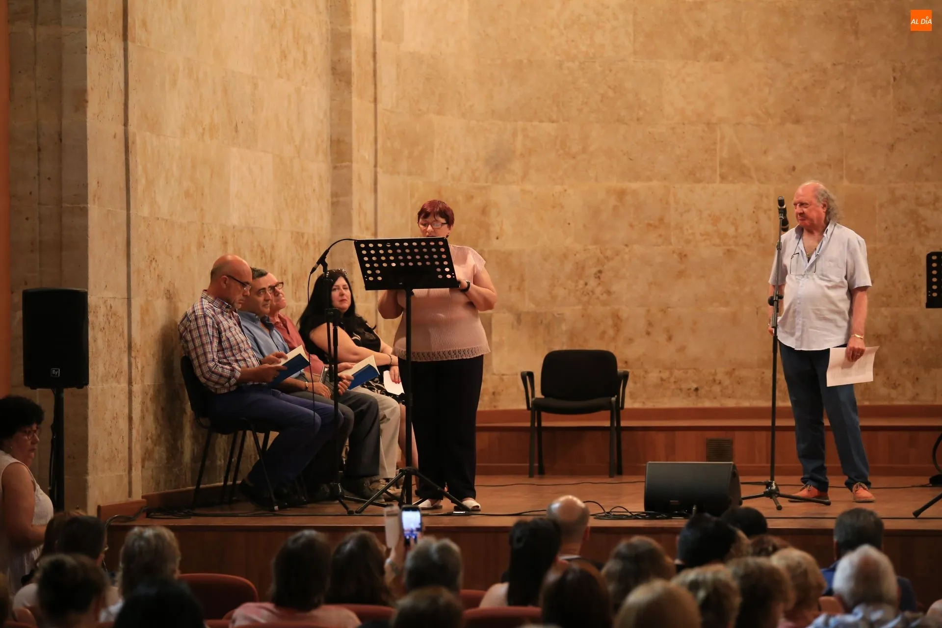 Un momento de la lectura de poemas en el auditorio San Blas / Foto: Alberto Martín.