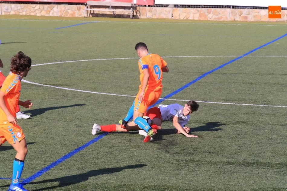 Foto 9 - El Santa Marta DH se estrena ante el Rayo Majadahonda (1-0) con una victoria a base de esfuerzo