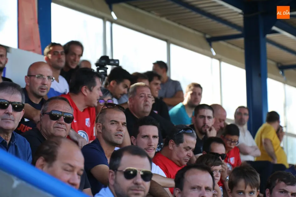 Foto 8 - El Santa Marta DH se estrena ante el Rayo Majadahonda (1-0) con una victoria a base de esfuerzo