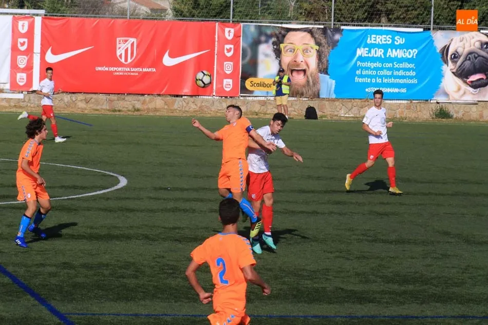 Foto 4 - El Santa Marta DH se estrena ante el Rayo Majadahonda (1-0) con una victoria a base de esfuerzo