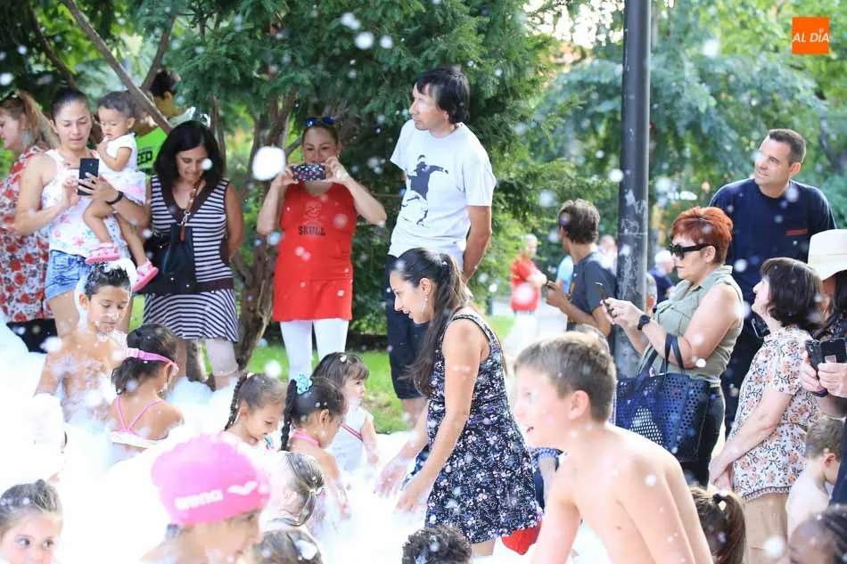 Foto 8 - Los ni&ntilde;os de Comuneros y Alto del Rollo, protagonistas en el s&aacute;bado de fiestas  