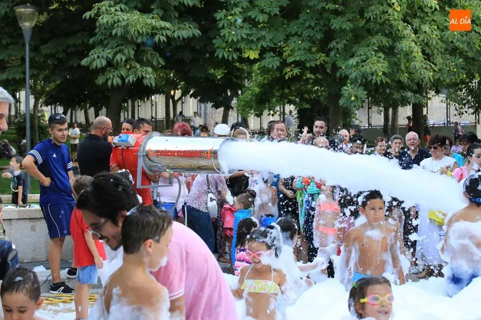 Foto 7 - Los ni&ntilde;os de Comuneros y Alto del Rollo, protagonistas en el s&aacute;bado de fiestas  