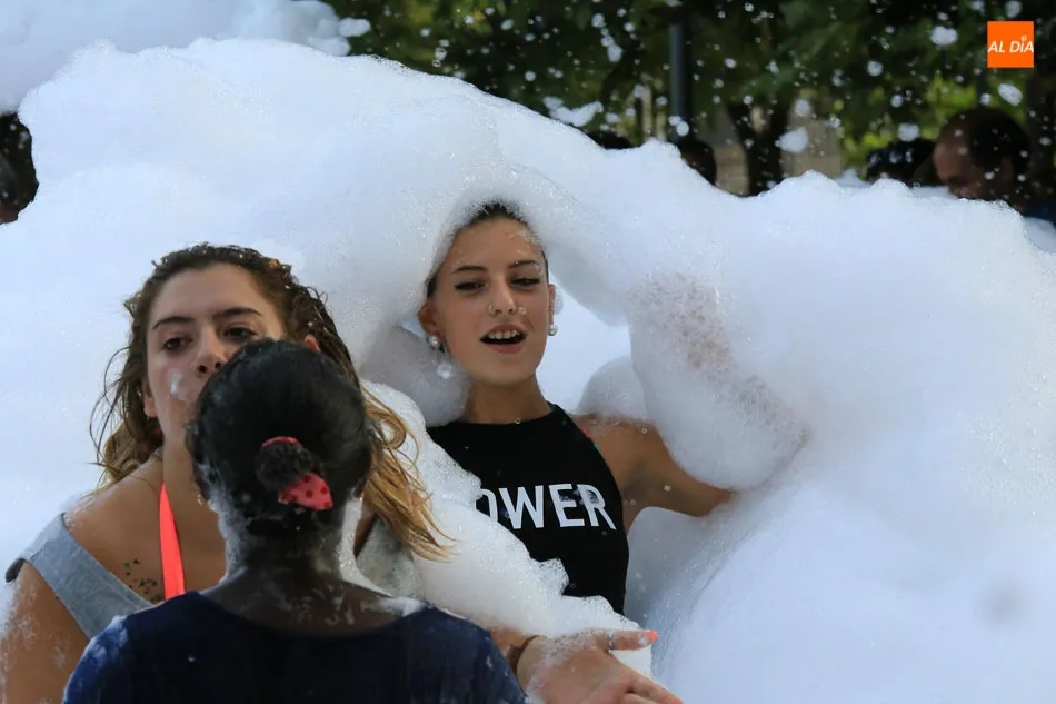 Foto 5 - Los ni&ntilde;os de Comuneros y Alto del Rollo, protagonistas en el s&aacute;bado de fiestas  