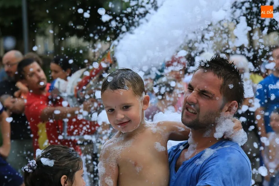 Foto 4 - Los ni&ntilde;os de Comuneros y Alto del Rollo, protagonistas en el s&aacute;bado de fiestas  